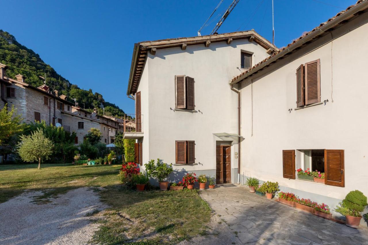 Borgo Santa Lucia Apartment With Private Parking & Garden Gubbio Exteriör bild